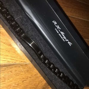 R.H Macy & CO. Fine Jewelry Black Bracelet